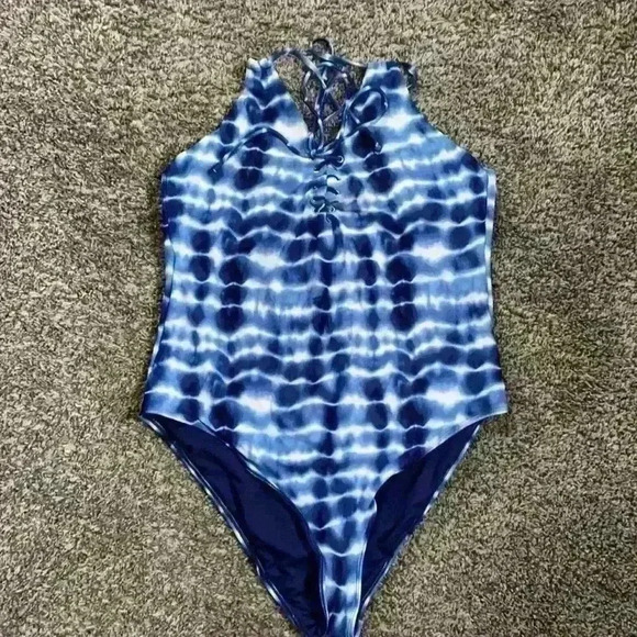 One piece swimsuit - Picture 1 of 3